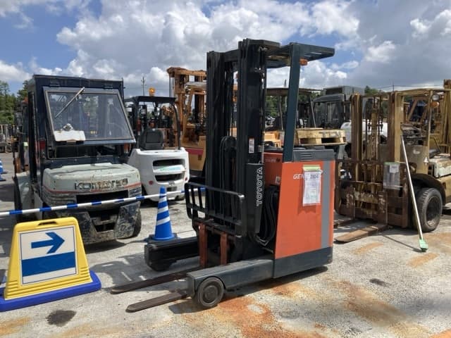 Reach Forklift — Auction (lot 8456-2804)