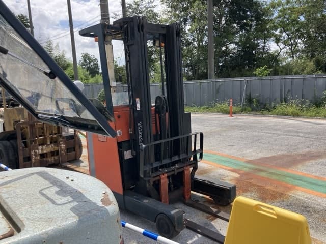 Reach Forklift — Auction (lot 8456-2804)