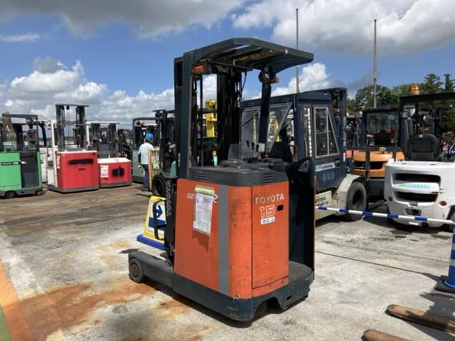 Reach Forklift — Auction (lot 8456-2804)