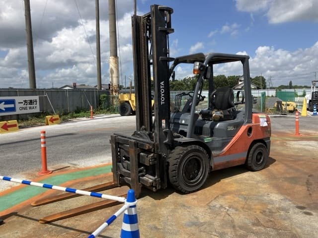 Forklift — Auction (lot 8456-2805)