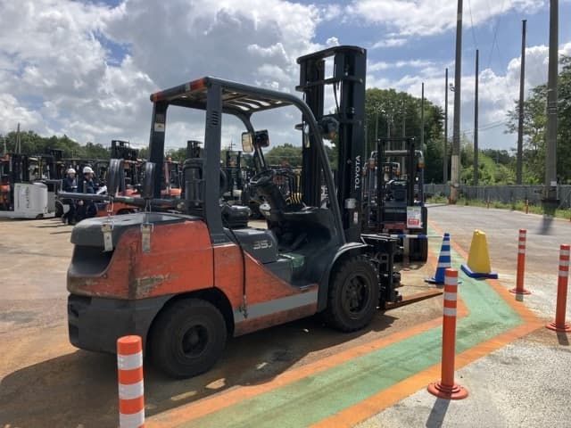 Forklift — Auction (lot 8456-2805)