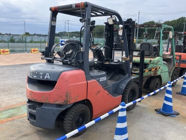 Forklift — Auction (lot 8456-2807)