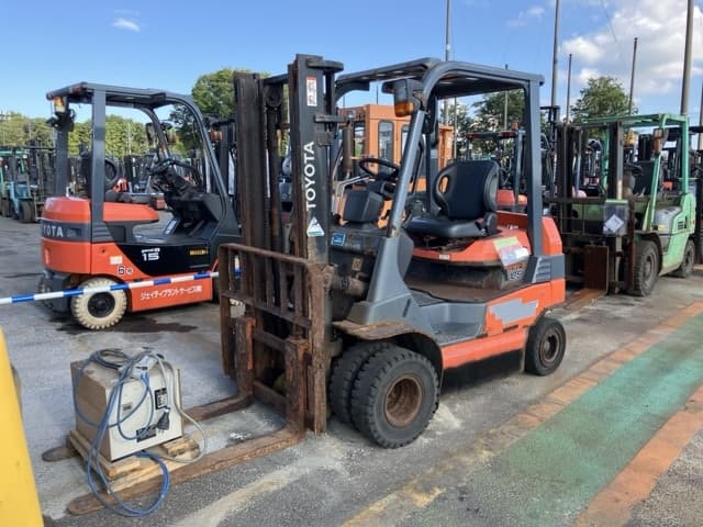 Battery Forklift — Auction (lot 8456-2810)