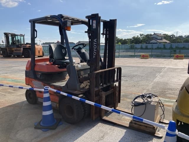 Battery Forklift — Auction (lot 8456-2810)