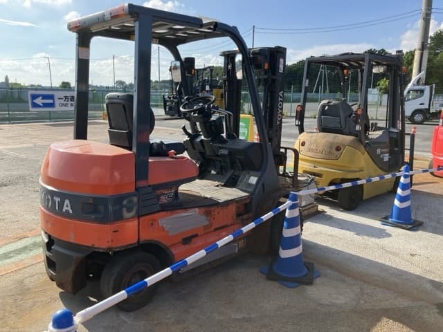 Battery Forklift — Auction (lot 8456-2810)