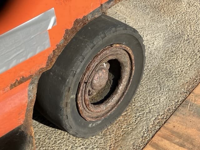 Battery Forklift — Auction (lot 8456-2810)