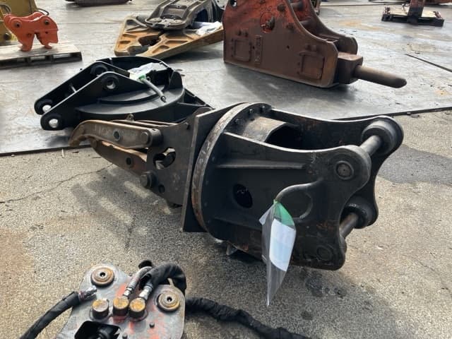Fork — Auction (lot 8456-3011)