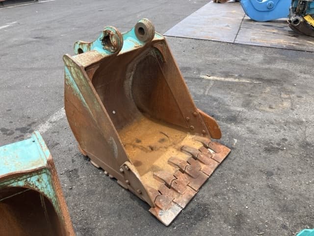 Bucket — Auction (lot 8456-3023)