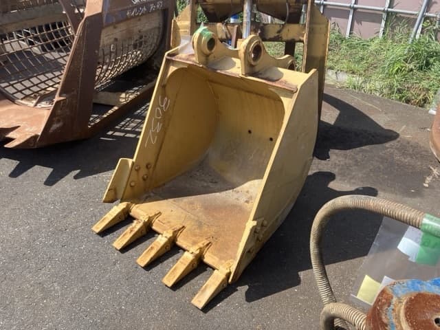 Bucket — Auction (lot 8456-3032)