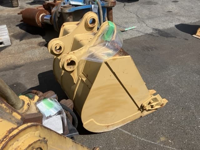 Bucket — Auction (lot 8456-3032)