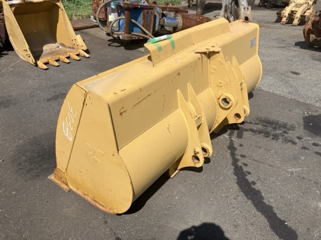 Bucket — Auction (lot 8456-3033)