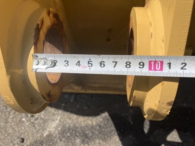 Bucket — Auction (lot 8456-3033)