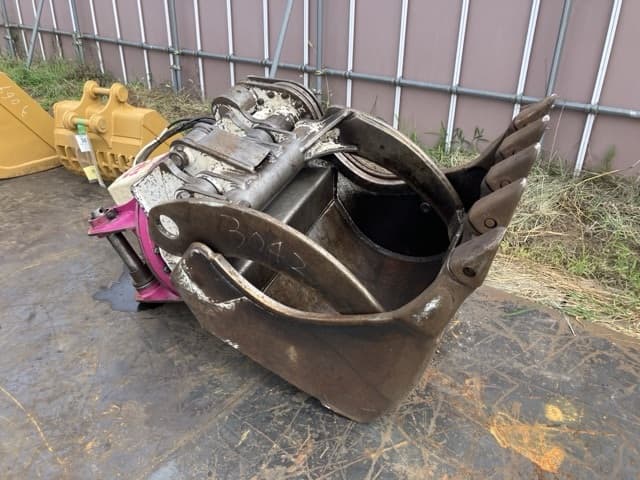 Bucket — Auction (lot 8456-3042)