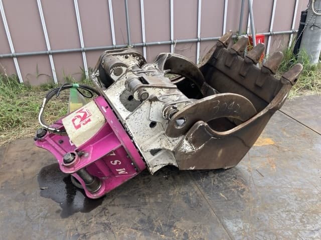 Bucket — Auction (lot 8456-3042)
