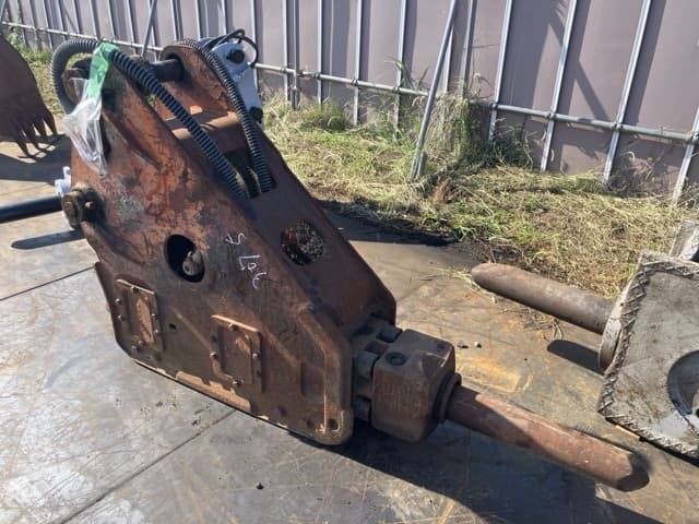 Breaker — Auction (lot 8456-3075)
