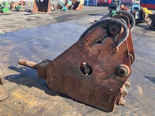 Breaker — Auction (lot 8456-3075)