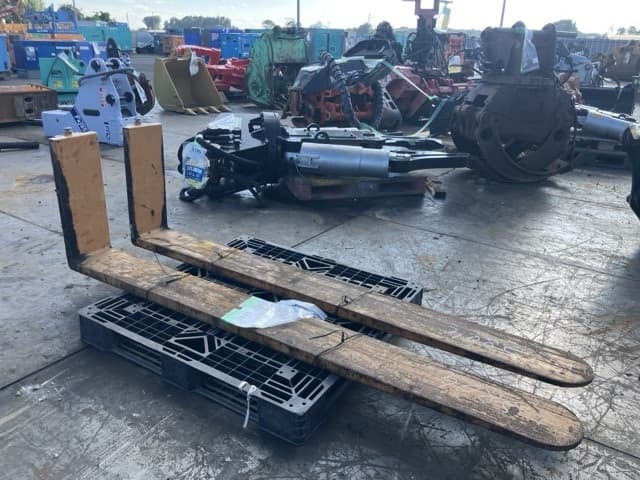 Forklift Nail — Auction (lot 8456-3085)