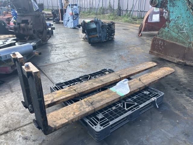 Forklift Nail — Auction (lot 8456-3085)
