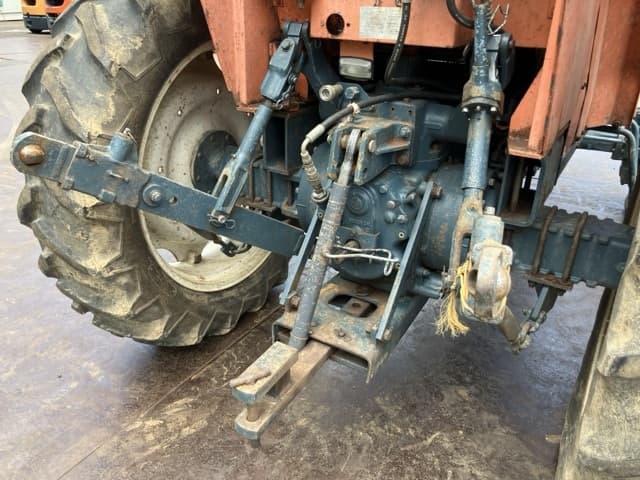 Tractor — Auction (lot 8456-31002)