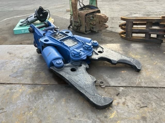 Crusher — Auction (lot 8456-3128)