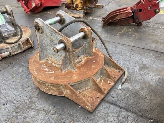 Magnet — Auction (lot 8456-3140)