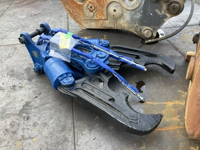 Crusher — Auction (lot 8456-3156)