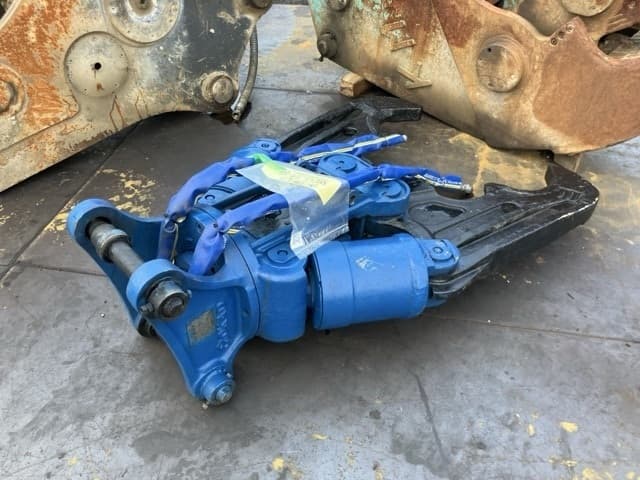 Crusher — Auction (lot 8456-3156)