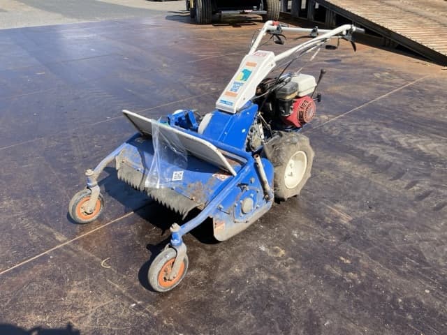 MOWING MACHINE — Auction (lot 8456-31801)