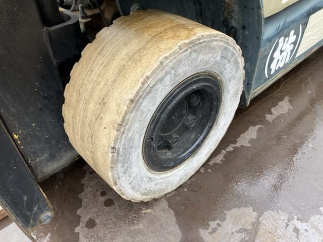 Battery Forklift — Auction (lot 8456-32001)