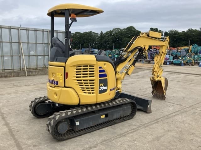 MINI EXCAVATOR — Auction (lot 8456-34)