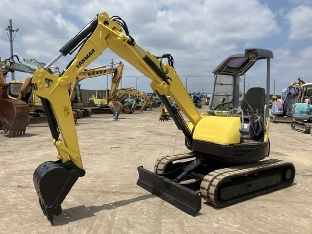 MINI EXCAVATOR — Auction (lot 8456-370)