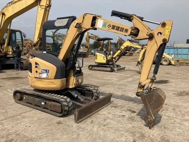 MINI EXCAVATOR — Auction (lot 8456-371)