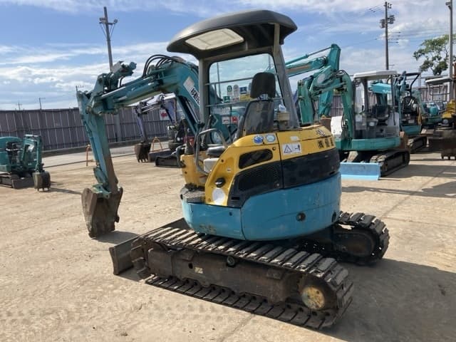 MINI EXCAVATOR — Auction (lot 8456-372)