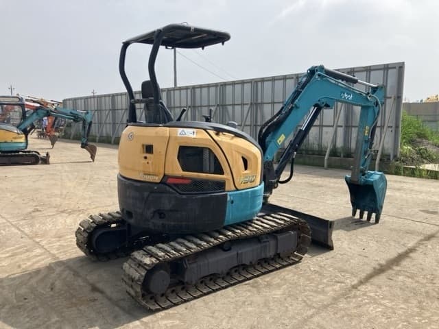 MINI EXCAVATOR — Auction (lot 8456-377)