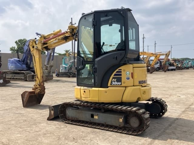 MINI EXCAVATOR — Auction (lot 8456-380)