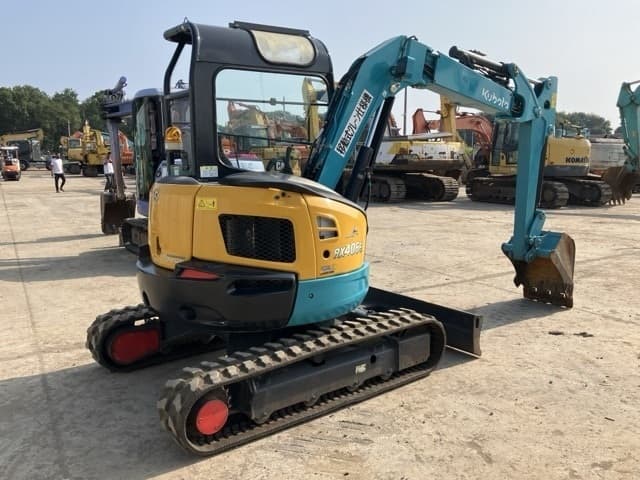 MINI EXCAVATOR — Auction (lot 8456-381)