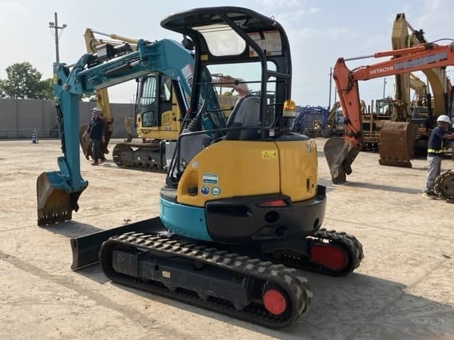MINI EXCAVATOR — Auction (lot 8456-381)