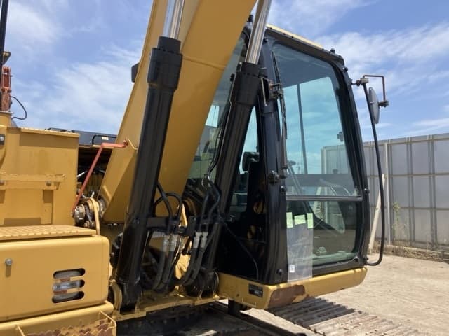 EXCAVATOR — Auction (lot 8456-404)