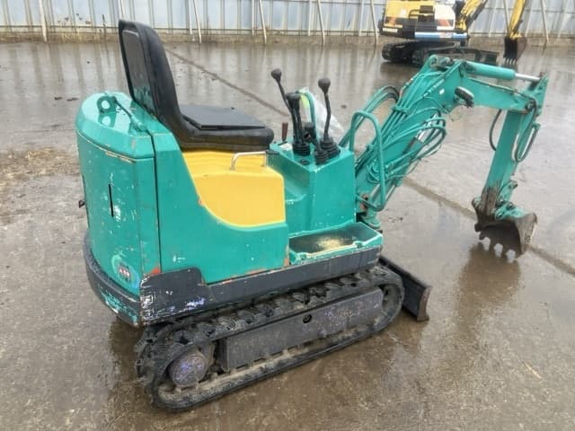 MINI EXCAVATOR — Auction (lot 8456-417)