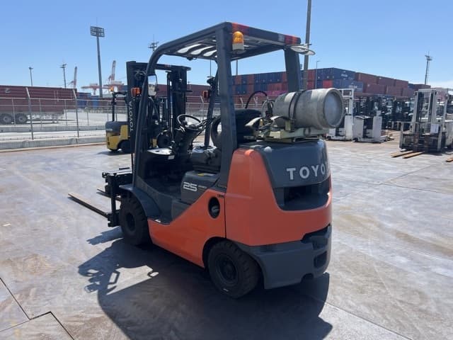 Forklift — Auction (lot 8456-42017)