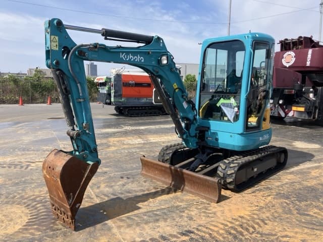 MINI EXCAVATOR — Auction (lot 8456-50002)