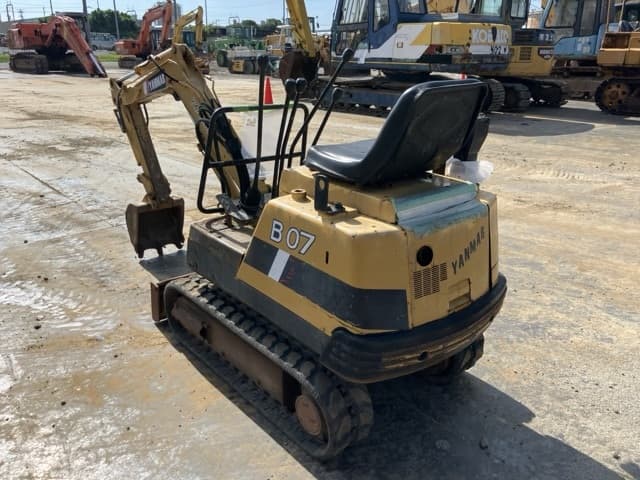 MINI EXCAVATOR — Auction (lot 8456-50017)