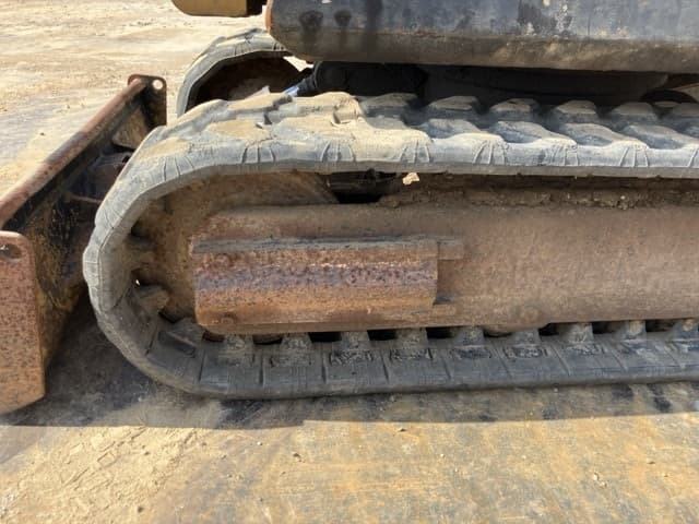 MINI EXCAVATOR — Auction (lot 8456-50017)