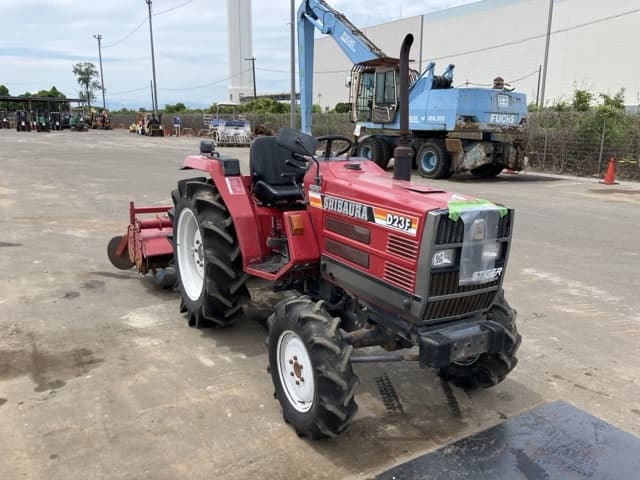 Tractor — Auction (lot 8456-51011)
