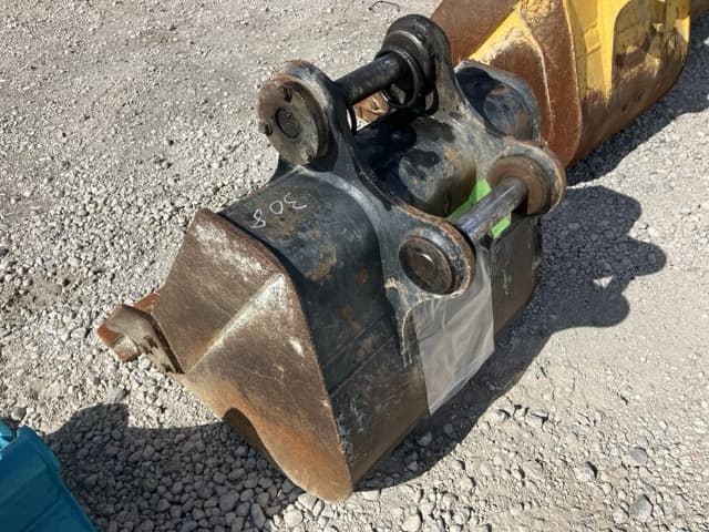 Bucket — Auction (lot 8456-53010)