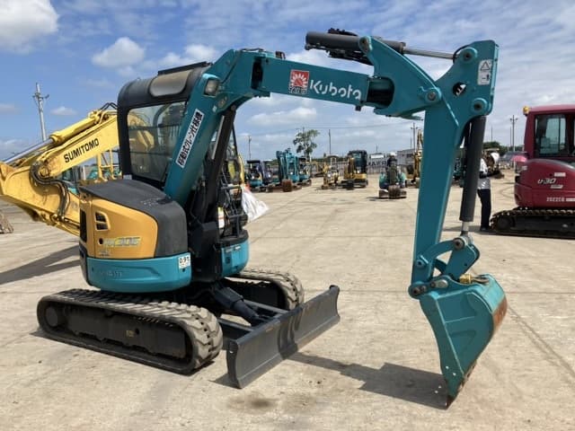 MINI EXCAVATOR — Auction (lot 8456-6)