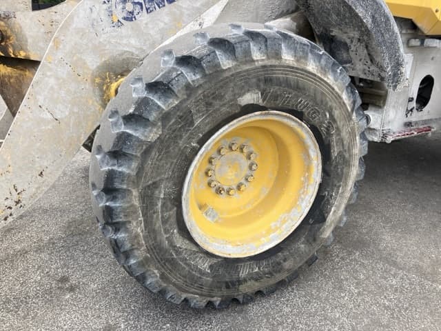 WHEEL LOADER — Auction (lot 8456-61)