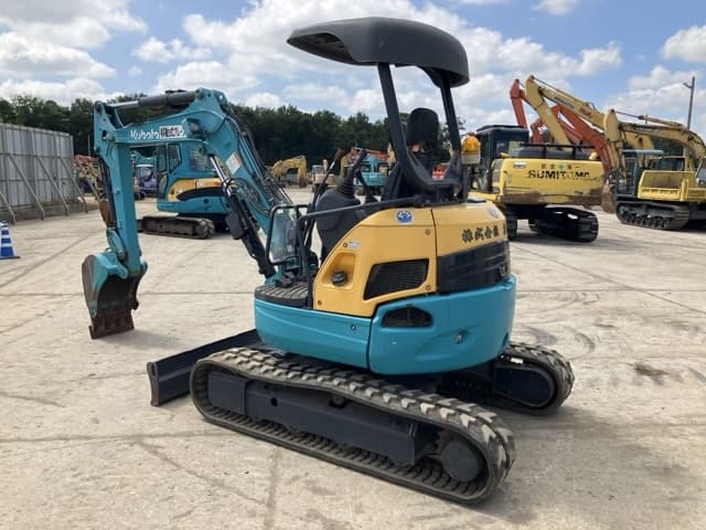 MINI EXCAVATOR — Auction (lot 8456-67)