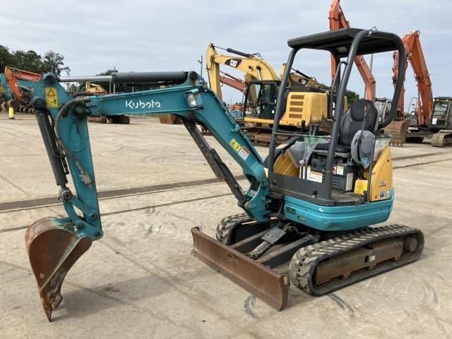 MINI EXCAVATOR — Auction (lot 8456-71)
