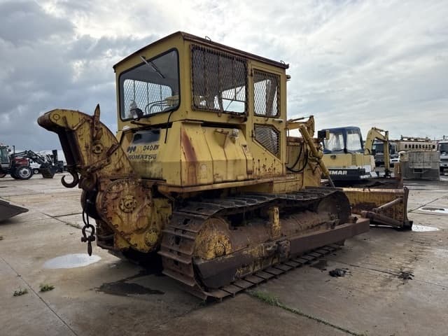 Bulldozer — Auction (lot 8456-8002)
